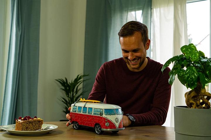 Actual product image Ravensburger Volkswagen T1 Surfer Edition (162 pieces)