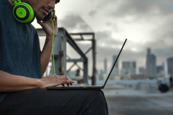 Produktbild Razer Blade 15 D5NT (15.60", Intel Core i7-10750H, 16 GB, 512 GB, DE)