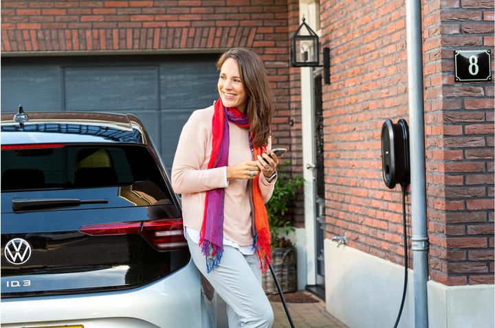Image du produit Ratio Electric Station de recharge solaire 11 - 22 kW, type 2, WLAN/LAN/BT, 7.5 m (Type 2, 22 kW, 32 A, Câblé en dur)