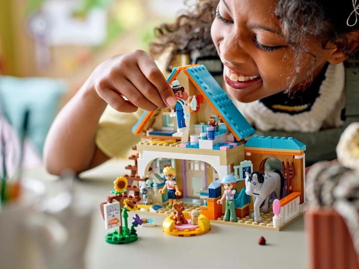 Actual product image LEGO Tierarztpraxis für Pferde und Haustiere (42651, LEGO Friends)