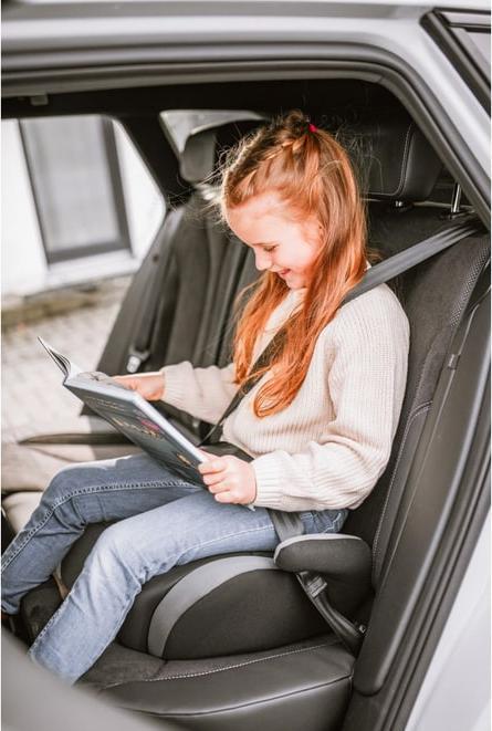 Produktbild BabyGo - Sitzerhöhung BOOSTER i-Size - schwarz/grau (Kindersitzerhöhung, ECE R129/i-Size Norm)