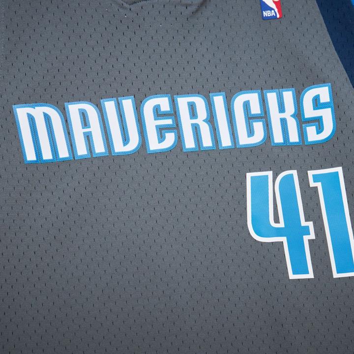 Image du produit Mitchell & Ness Swingman Mesh Jersey Dallas Mavericks 2003-04 Dirk Nowitzki (S)
