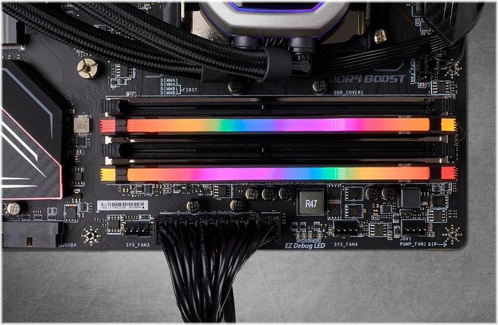 Image du produit Corsair Vengeance RGB Pro (2 x 8GB, 3000 MHz, RAM DDR4, DIMM)