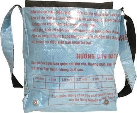 Produktbild Bekos Upcycling - Studententasche aus recycelten Fischfuttersäcke blau