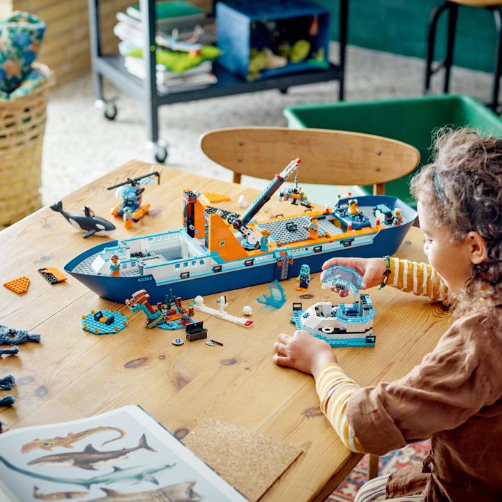 Actual product image LEGO Arctic research vessel (60368, LEGO City)