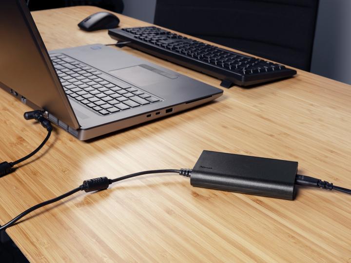 Actual product image Trust Simo Slim Laptop Charger 70w (70 W)