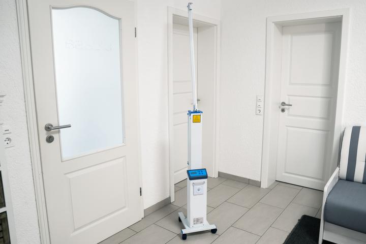 Produktbild Good Connections Good Connection UV-C Desinfektionsstation 60W mit 2 Röhren für 30 m² Raumfläche