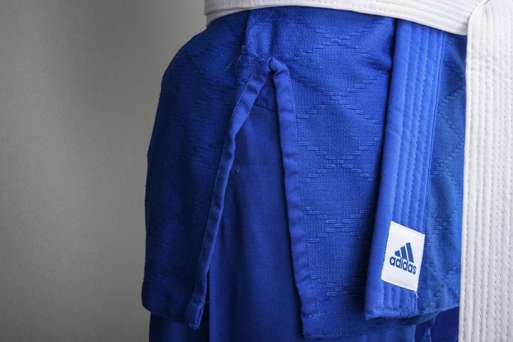 Immagine prodotto adidas Judogi Club Blau (Mit Schulterstreifen, Trainingsanzug (120 C)