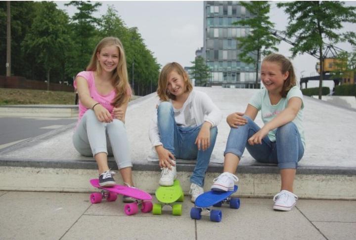 Actual product image Hudora Skateboard Retro (22.44")