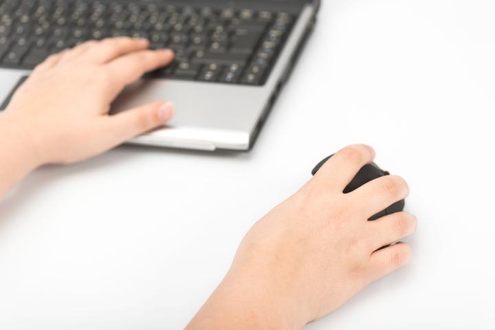 Produktbild Digitus Ergonomischer vertikaler kabelloser 6 Tasten 1600 dpi schwarz (Kabellos)