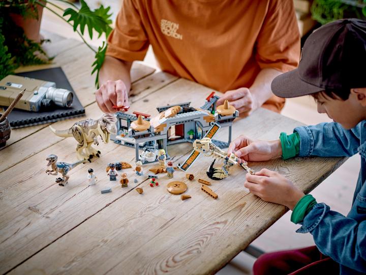 Immagine prodotto LEGO L'attacco del T. rex e del rapace al centro visitatori (76961, LEGO Jurassic World)