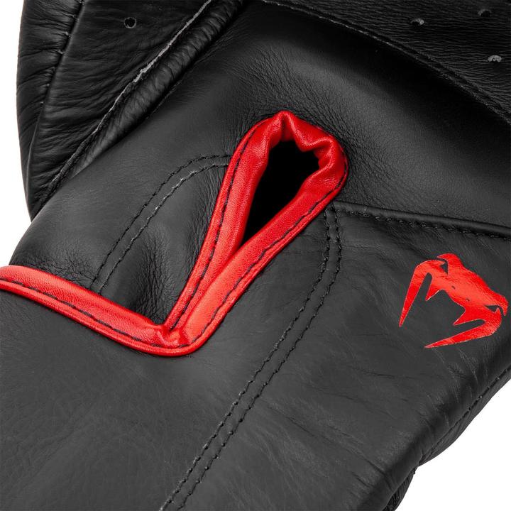Actual product image Venum Giant 2.0 Pro Boxing Glove (16 OZ, One size)