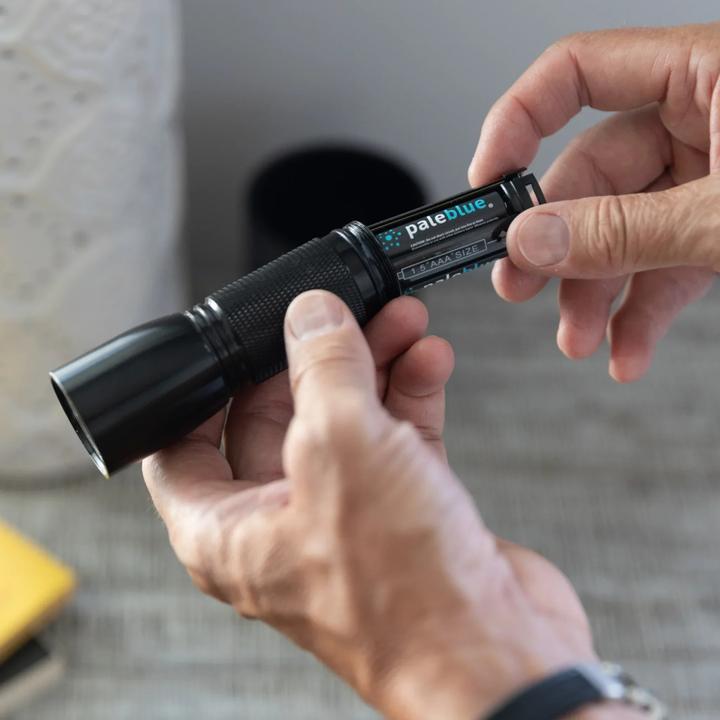 Immagine prodotto Pale Blue Kit di sostenibilità USB-C (confezioni da 2AA e 2AA) (16 pz., AA, AAA, 1560 mAh)