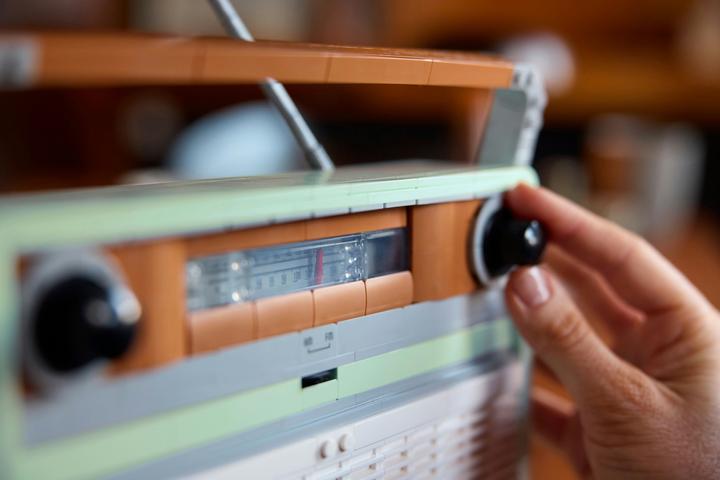 Image du produit LEGO Radio de poche rétro (10334, LEGO Icons, LEGO difficiles à trouver)
