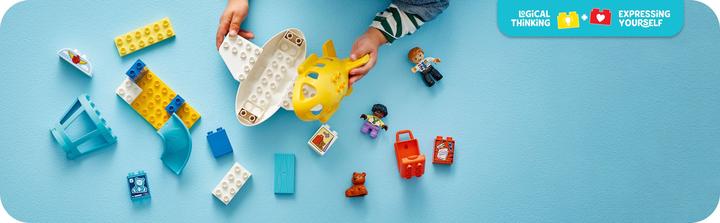 Actual product image LEGO Erster Besuch im Flughafen (10443)