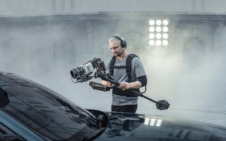 Image du produit DJI RS 3 Pro (Appareil photo à objectif interchangeable, Appareil photo reflex, 4.50 kg)
