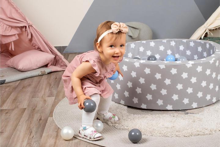 Immagine prodotto Knorrtoys Palla da biliardo morbida - "Stelle bianche e grigie" - 300 palline crema/grigio/blu chiaro (circa