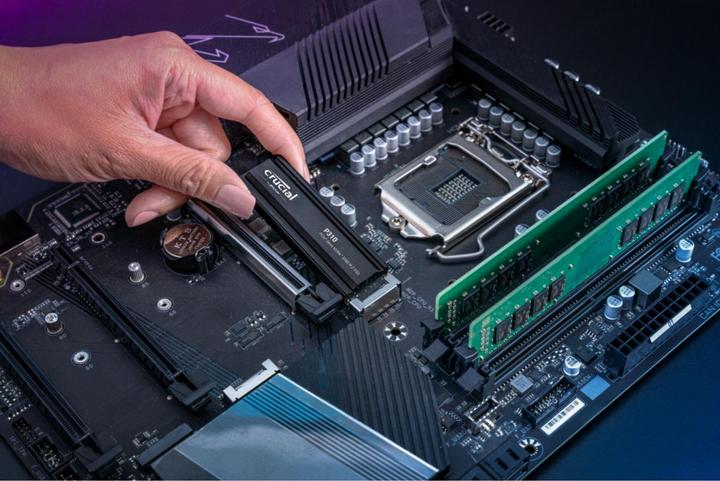 Produktbild Crucial P310 mit Heatsink (2048 GB, M.2 2280)