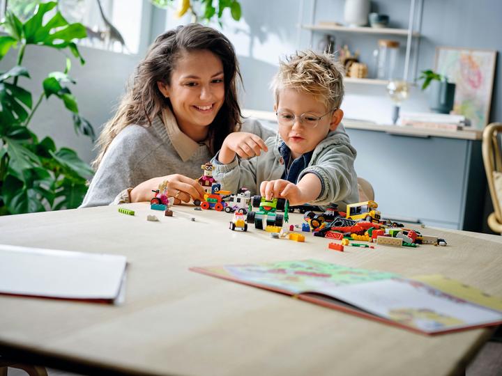 Produktbild LEGO Steinebox mit Rädern (11014, LEGO Classic)