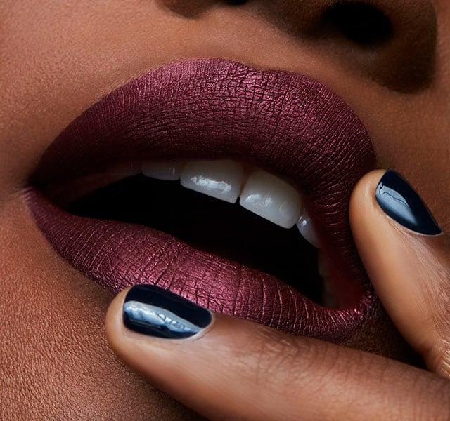 Produktbild MAC Cosmetics Retro Matte Liquid Lipcolour (Crowned)