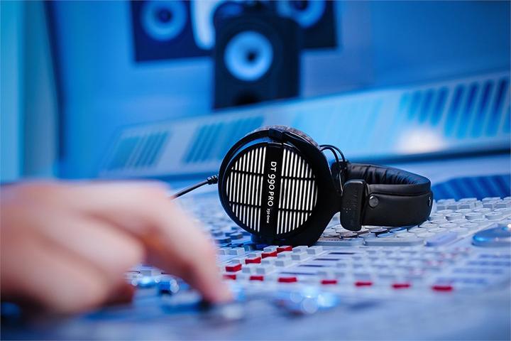 Produktbild Beyerdynamic DT 990Pro (keine Geräuschunterdrückung, Kabelgebunden)