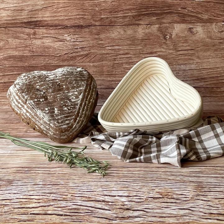 Actual product image Westmark Set proofing basket heart shape with cover 22 x 23.5 x 6.5 cm
