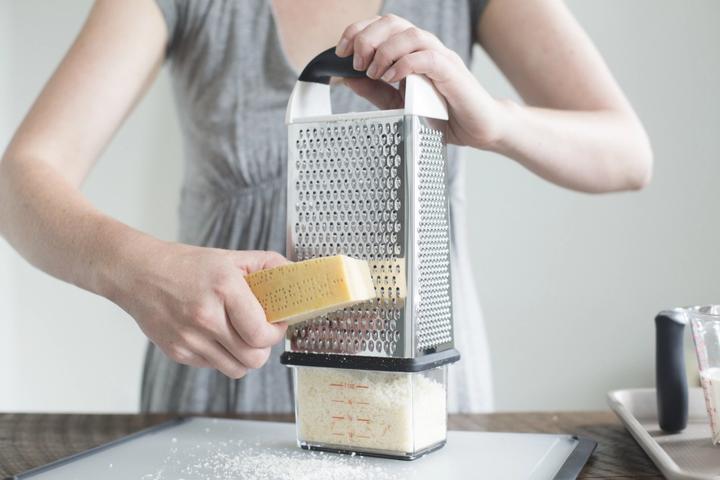 Produktbild OXO 4-seitige Reibe mit Auffangbehälter