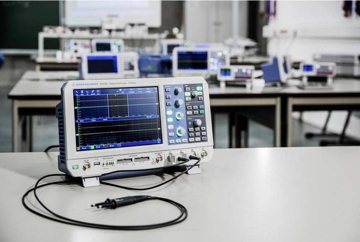 Actual product image Rohde & Schwarz RTB-BNDL Digital Bench Oscilloscope Package 4-Channel Analogue 70MHz