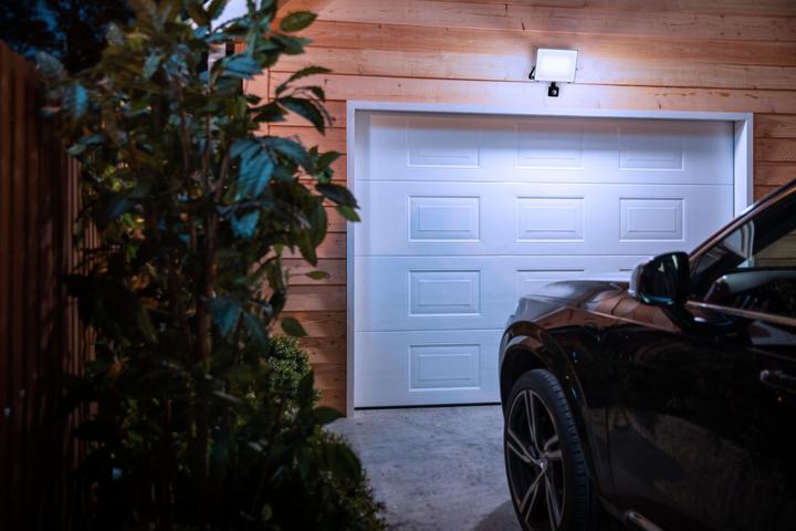 Immagine prodotto Philips Outdoor Ultra-Efficient Flutlicht Lois (4500 lm, IP65)