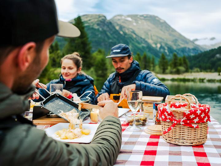 Produktbild Smartbox Raclette-Genuss auf einem Rafting-Boot im Engadin für 4 Personen (4 Pers.)
