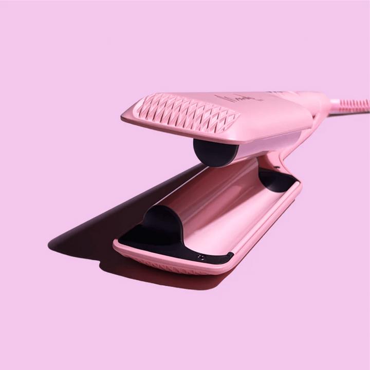 Actual product image Mermade The new Double Waver by Hair embodies the philosophy "less is more". With its inn