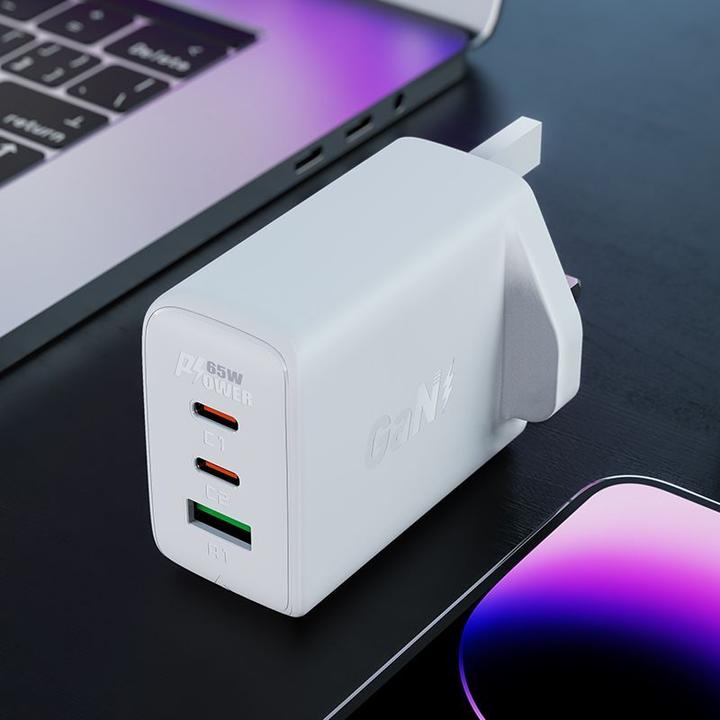 Actual product image Acefast charger GaN 65W 3 ports (1xUSB, 2xUSB C PD) UK plug black (A44) (65 W)
