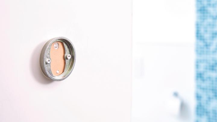 Actual product image tesa LUUP WC replacement roll holder incl. adhesive solution without drilling
