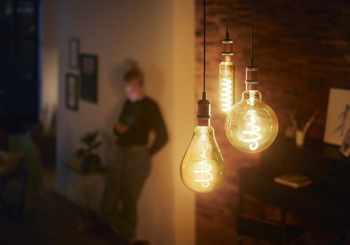 Actual product image Philips Amber (E27, 5.50 W, 470 lm, 1 x, E)