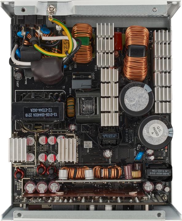 Image du produit Cooler Master Master MPE-C501-AFCAG-3GEU MWE Gold V2 White, ATX3.0, 1250W, 90%, 140mm, 3x PCIe 6+2, 12x SAT (1250 W)