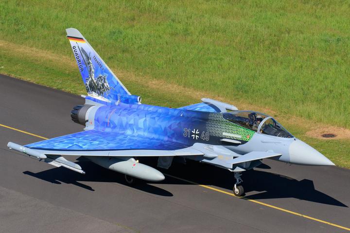 Produktbild Revell Model Set Eurofighter Luftwaffe 2020 Quadriga