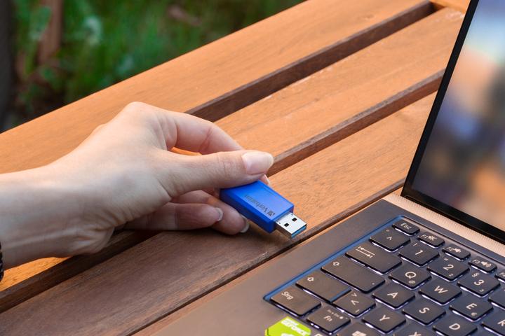 Productafbeelding Verbatim USB-stick 2x 32GB 3.2 Store'n Click Gen1 rood/blauw extern verkooppunt (32 GB, USB-A)