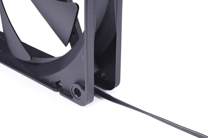 Actual product image Alphacool Core 140mm fan PWM 2500rpm (140x140x25mm) (140 mm, 1 x)