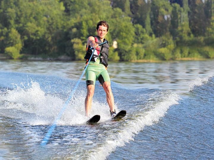 Actual product image Smartbox Wakeboarding, wakesurfing or waterskiing on Lake Constance (1 pers.)