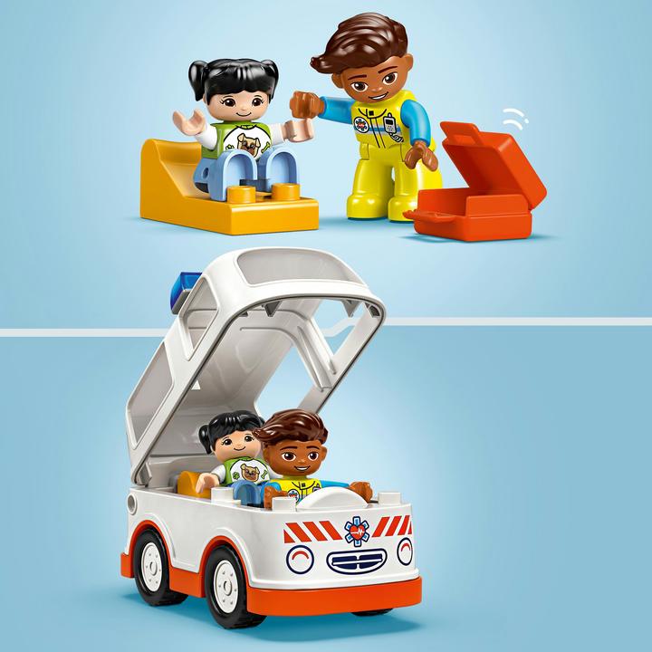 Actual product image LEGO Rettungswagen mit Fahrer (10447)