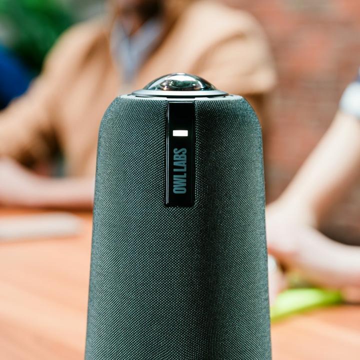 Produktbild OWL Labs Meeting 4+ und Expansion Mic für die Meeting 4+ – erhöht die Audio-Reichweite in gr