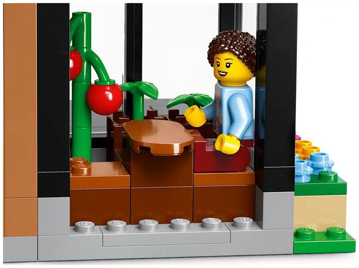 Actual product image LEGO Family home with electric car (60398, LEGO City)