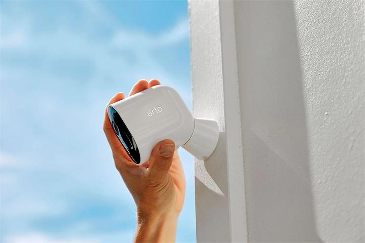 Actual product image Arlo Pro 3 Spotlight, add-on camera white (2560 x 1440 Pixels)