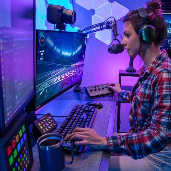 Actual product image Roland Bridge Cast Dual Bus Gaming Mixer with cable (Studio- and Livemixer)