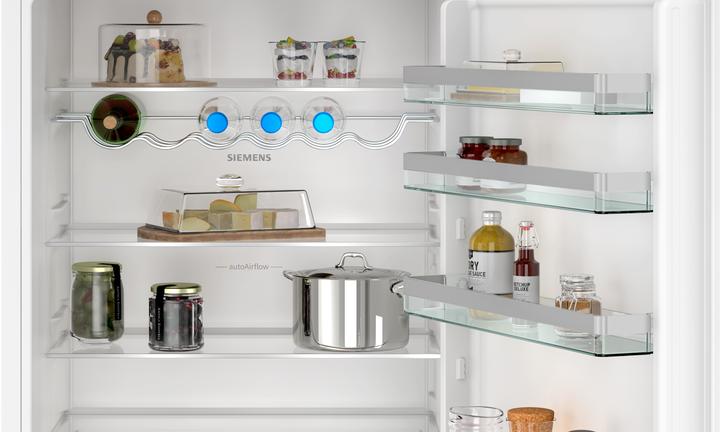 Actual product image Siemens iQ300, Built-in fridge-freezer with freezer section below, 193.5 x 70.8 cm, flat hinge, KB (383 l)