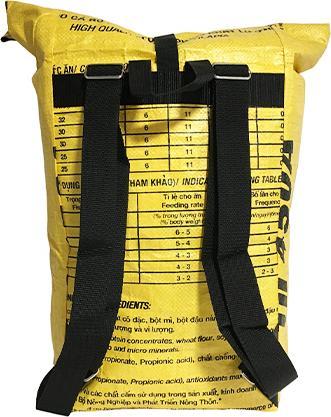 Immagine prodotto Bekos Upcycling - Zaino da corriere realizzato con sacchetti di cibo per pesci riciclati, giallo chiaro (40 l)