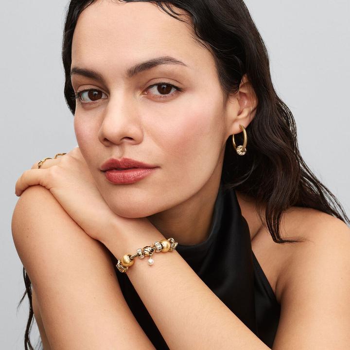Produktbild Pandora Charm-Anhänger „Mama-Anhänger“ mit behandelter Süsswasser-Zuchtperle im Barockstil (Silber 925)
