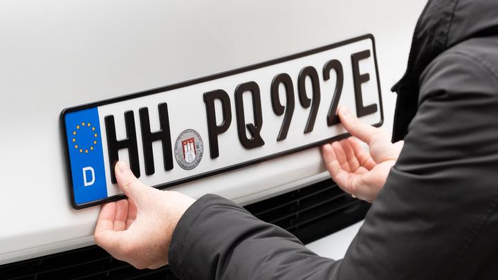Image du produit Ivality Legaler Magnet-Kennzeichenhalter für Tesla Model 3/Y (Avant + arrière)