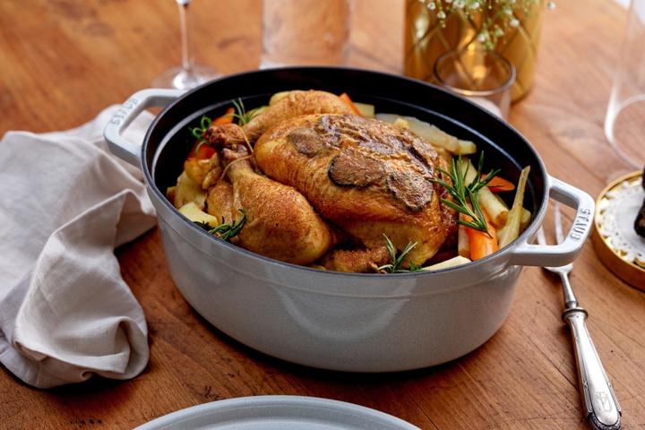 Produktbild Staub Oval Cocotte (33 cm, Bräter + Schmortopf, Gusseisen)