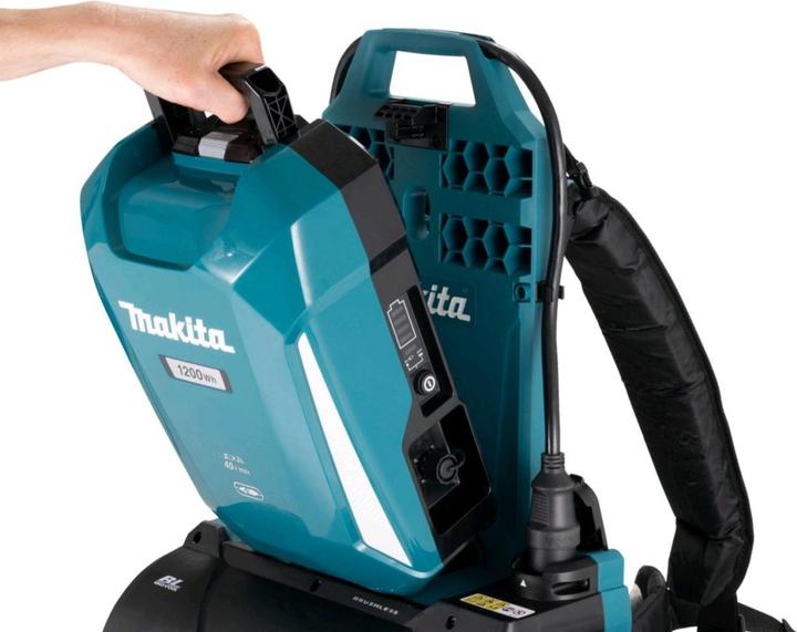 Actual product image Makita UB002CZ (Rechargeable battery operated, Leaf blower)
